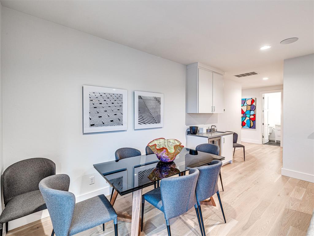 2760 W Country Club Drive