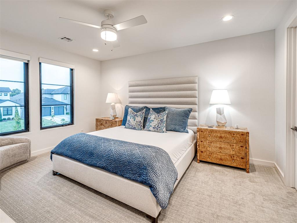 2760 W Country Club Drive