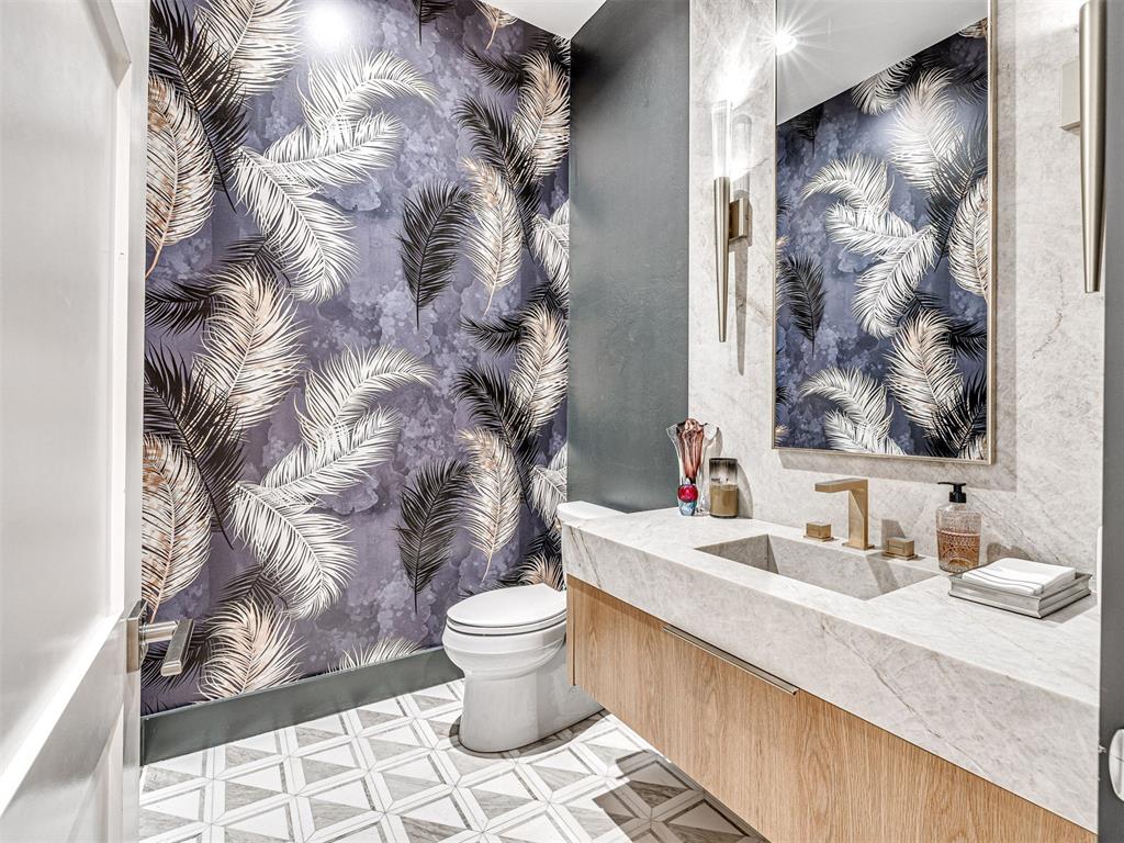 2760 W Country Club Drive