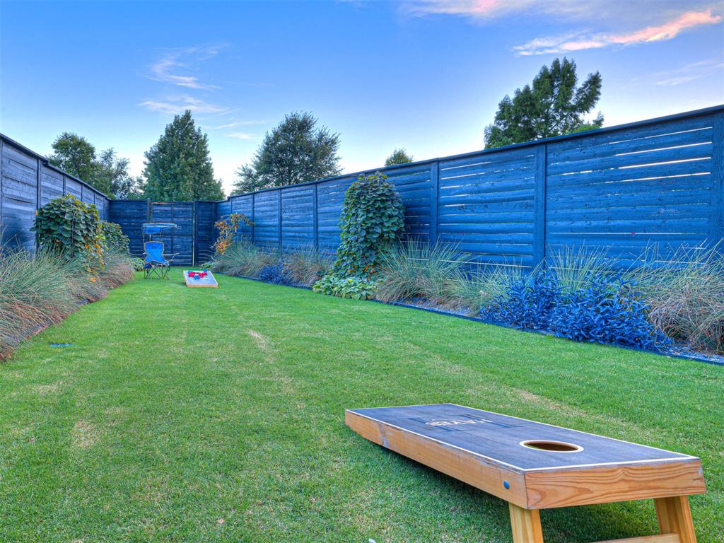 2760 W Country Club Drive