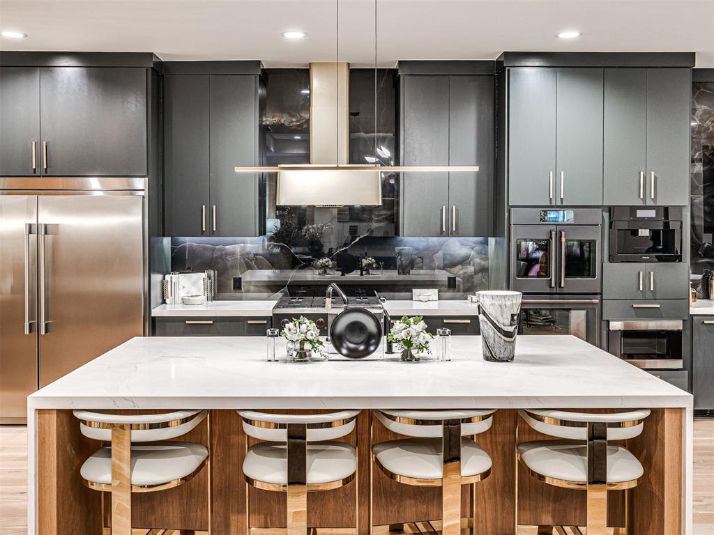 2760 W Country Club Drive