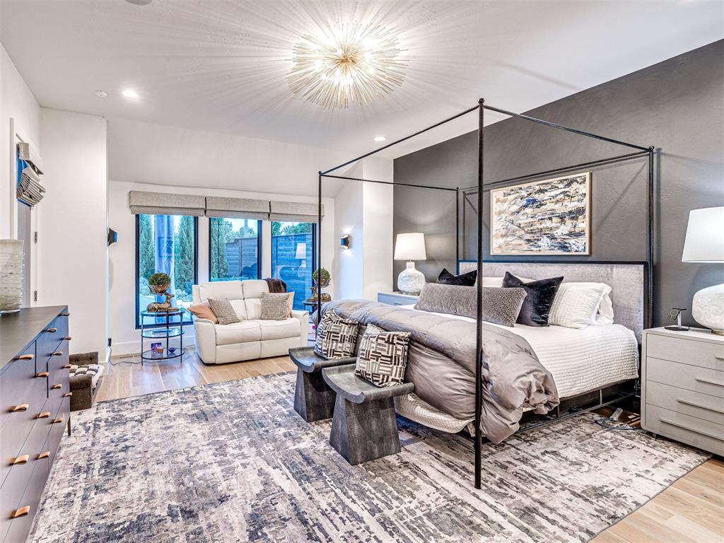 2760 W Country Club Drive