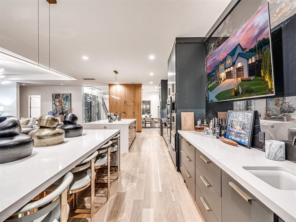 2760 W Country Club Drive