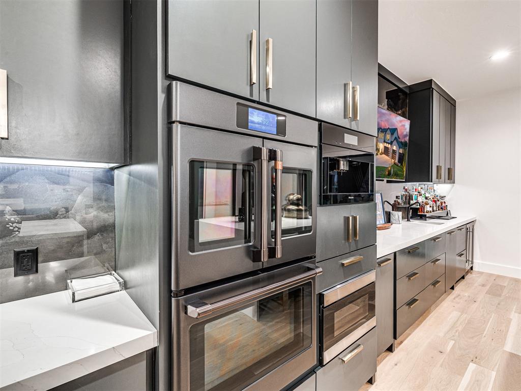 2760 W Country Club Drive