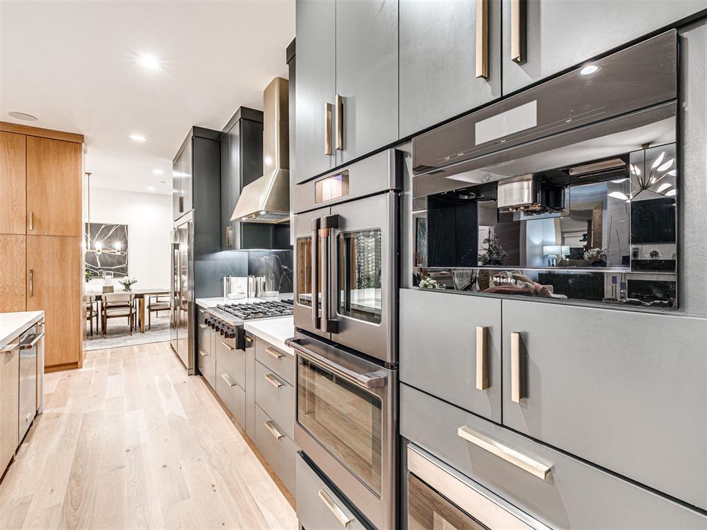 2760 W Country Club Drive