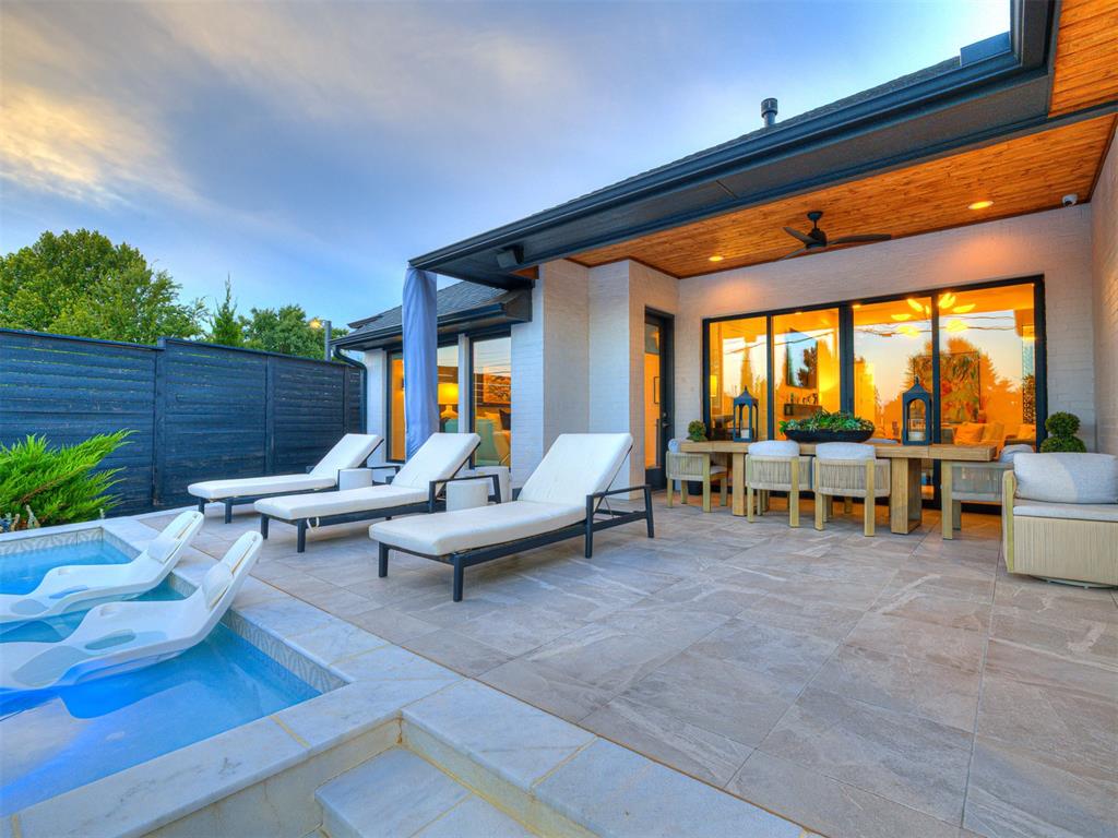 2760 W Country Club Drive