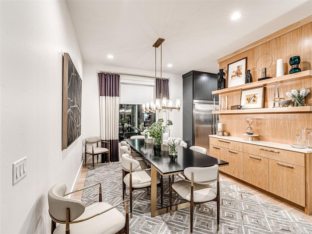 2760 W Country Club Drive