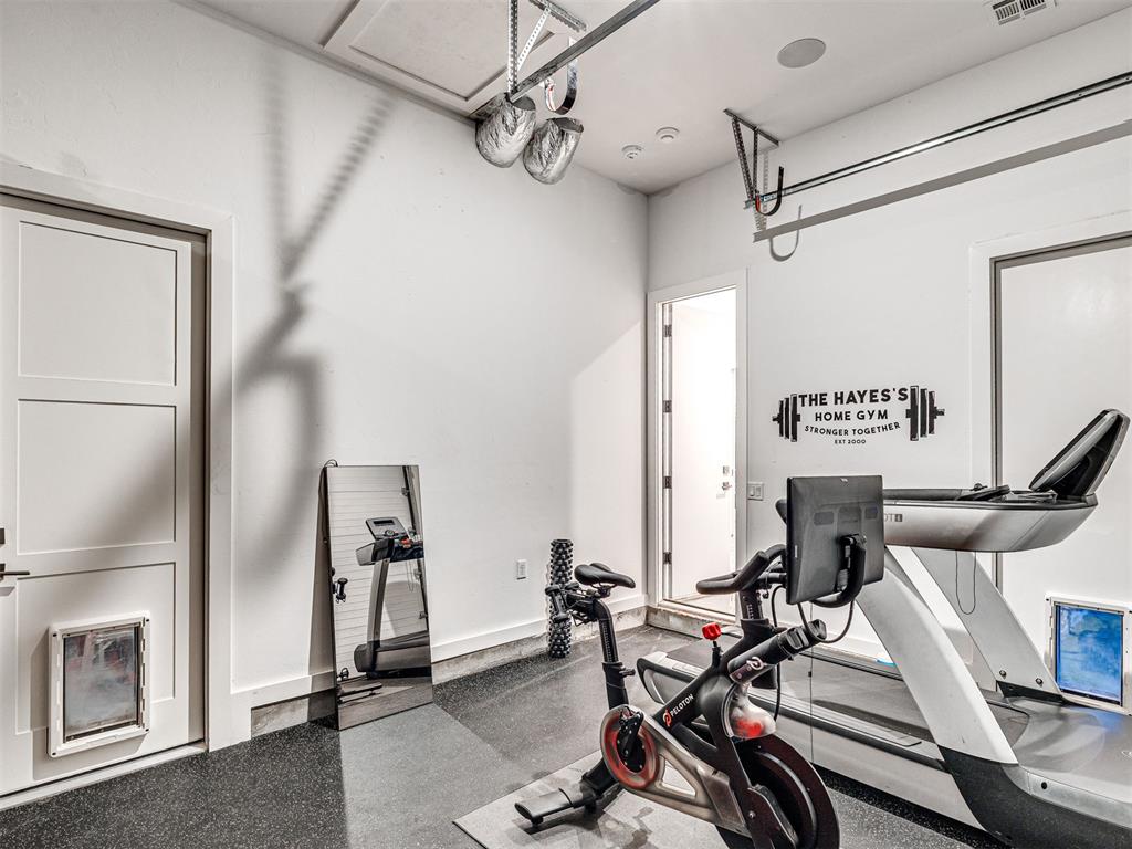 2760 W Country Club Drive