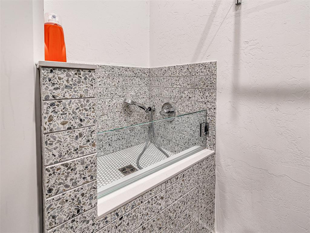 2760 W Country Club Drive