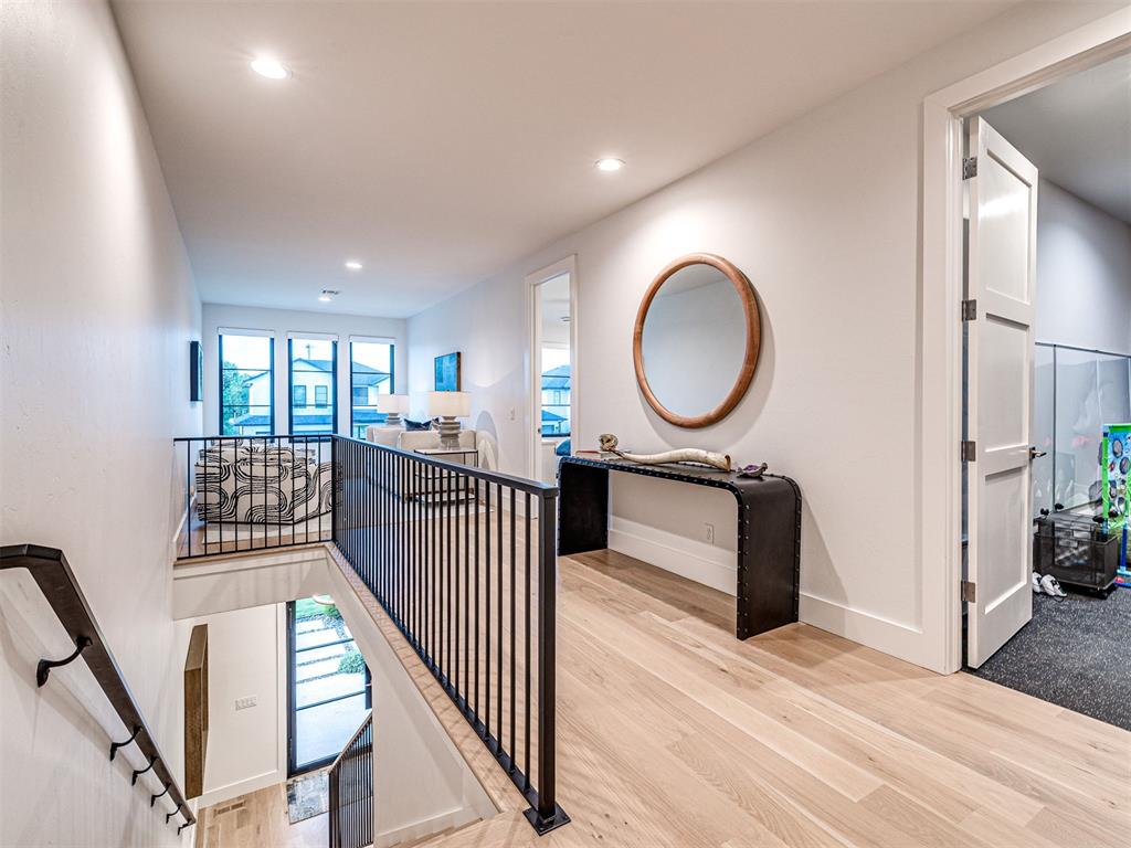 2760 W Country Club Drive