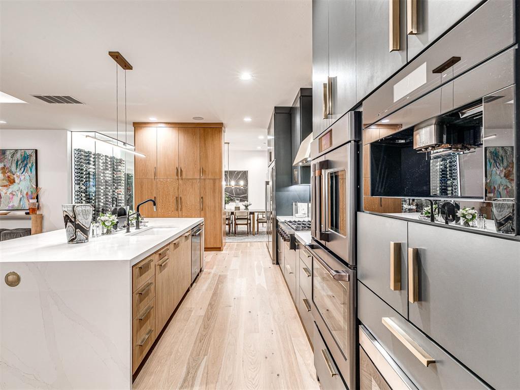 2760 W Country Club Drive