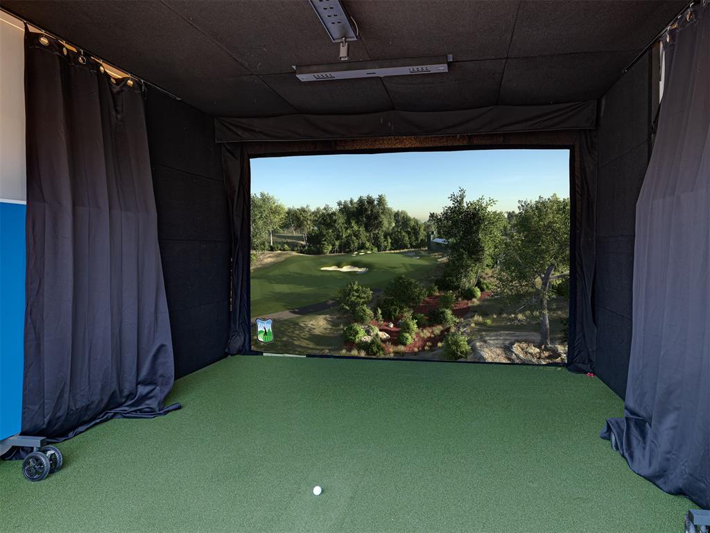 2760 W Country Club Drive