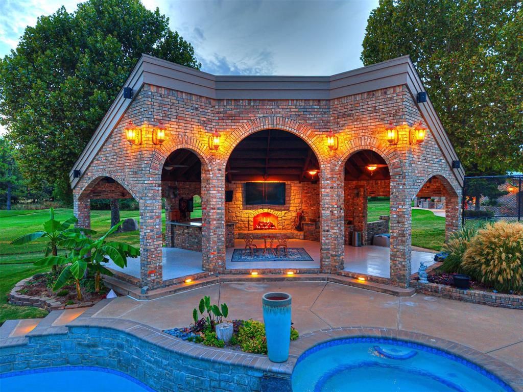 2605 Oakcrest Drive