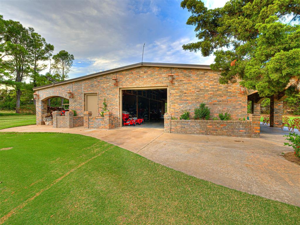 2605 Oakcrest Drive