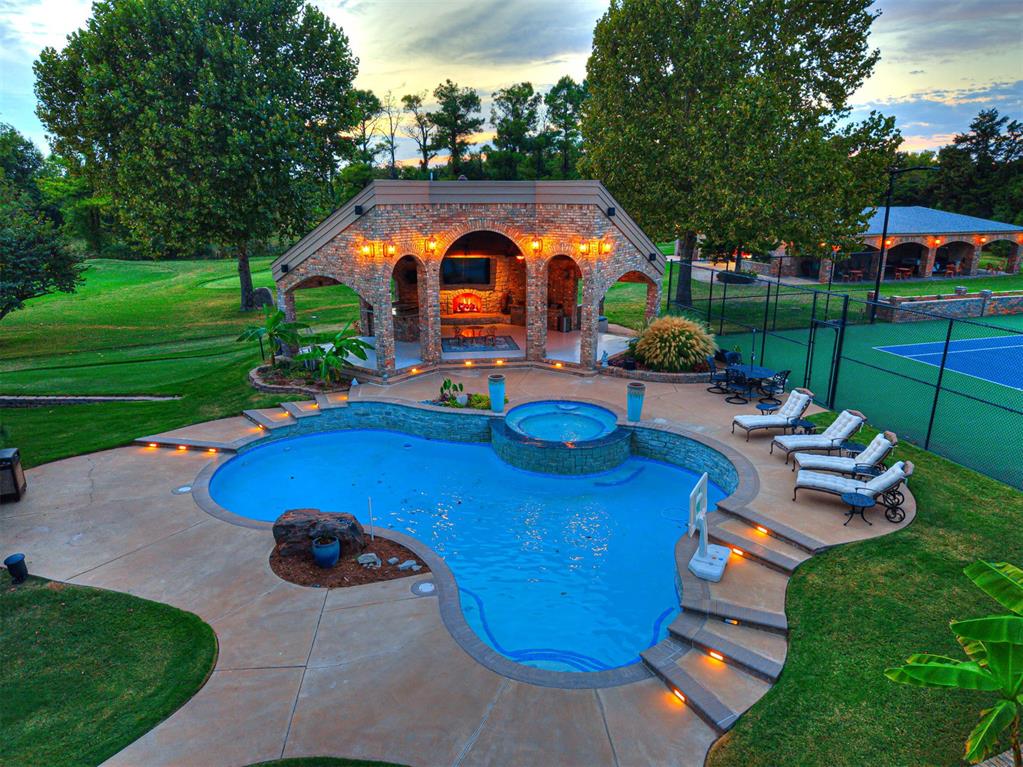 2605 Oakcrest Drive