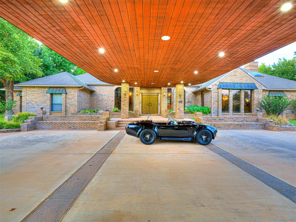 2605 Oakcrest Drive