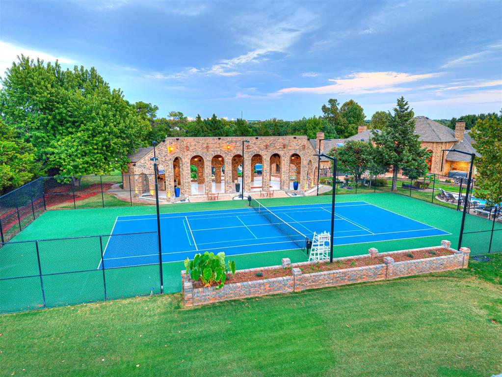 2605 Oakcrest Drive