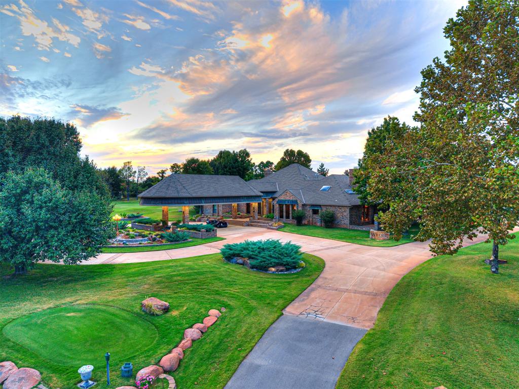2605 Oakcrest Drive