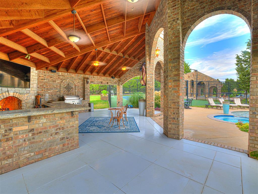 2605 Oakcrest Drive