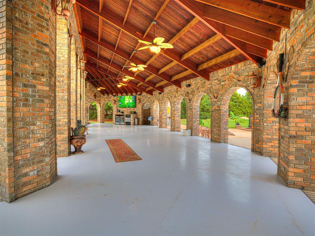 2605 Oakcrest Drive