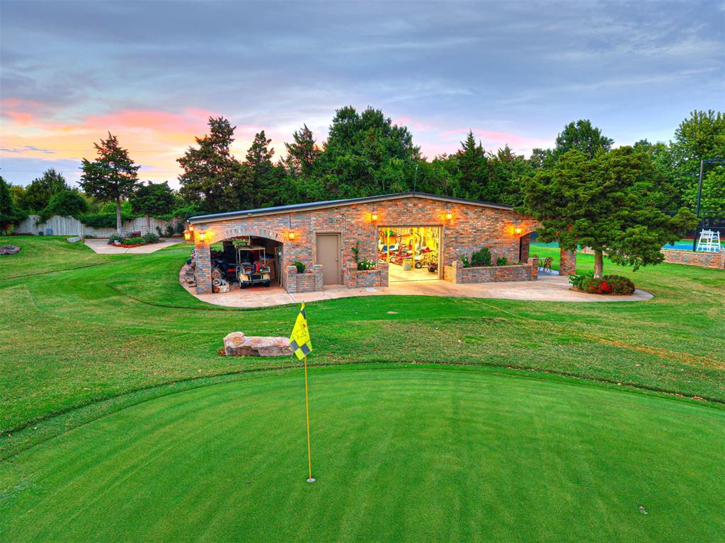 2605 Oakcrest Drive