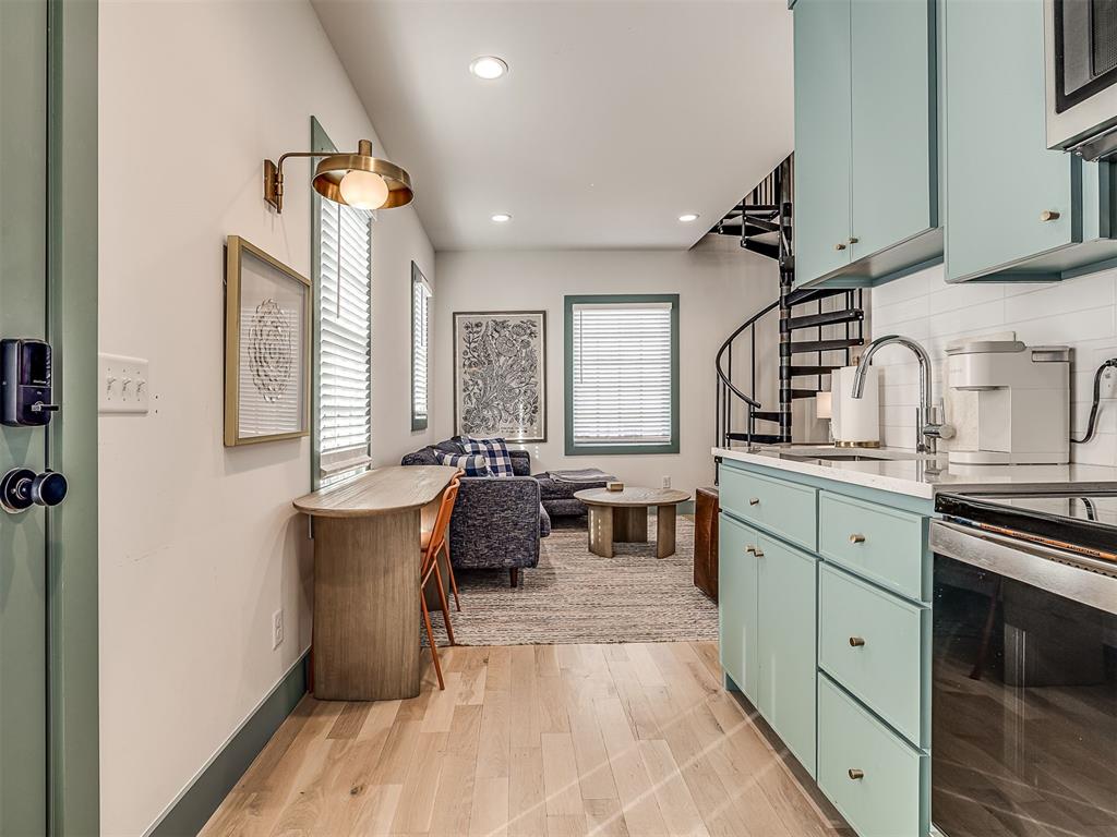 53 Lower Greenway Unit: C
