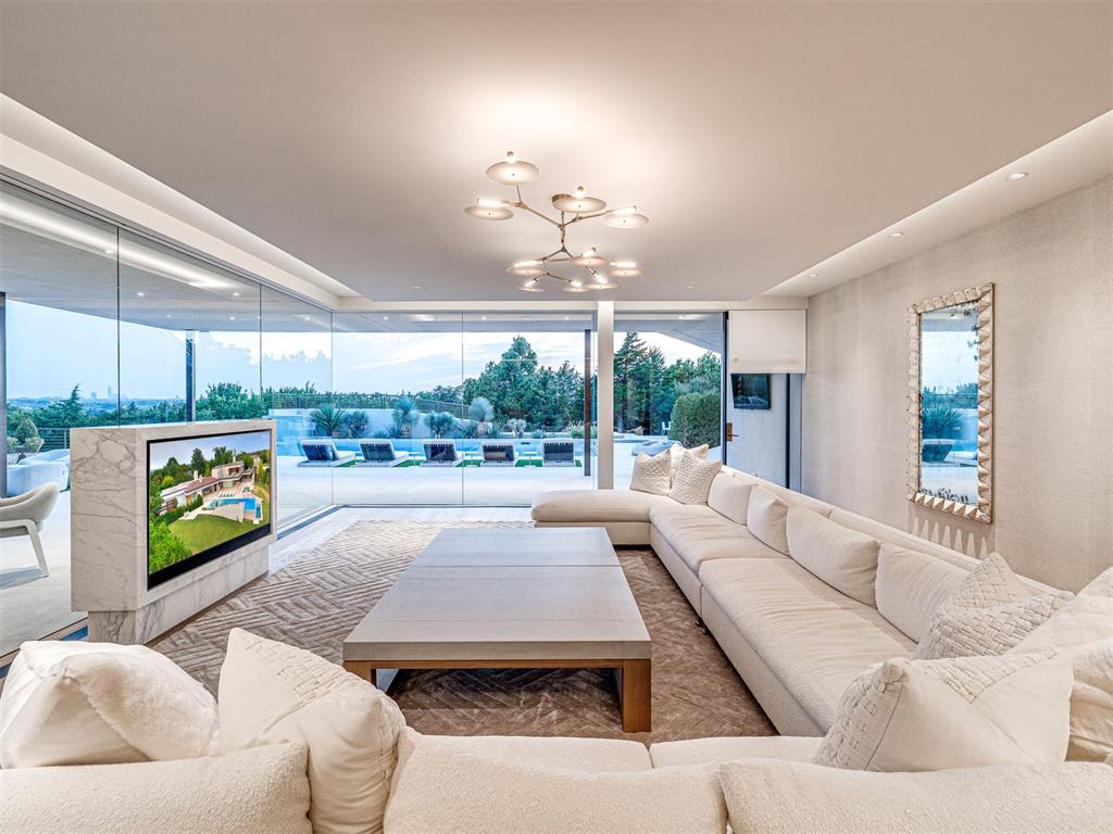 7401 Aurelia Road