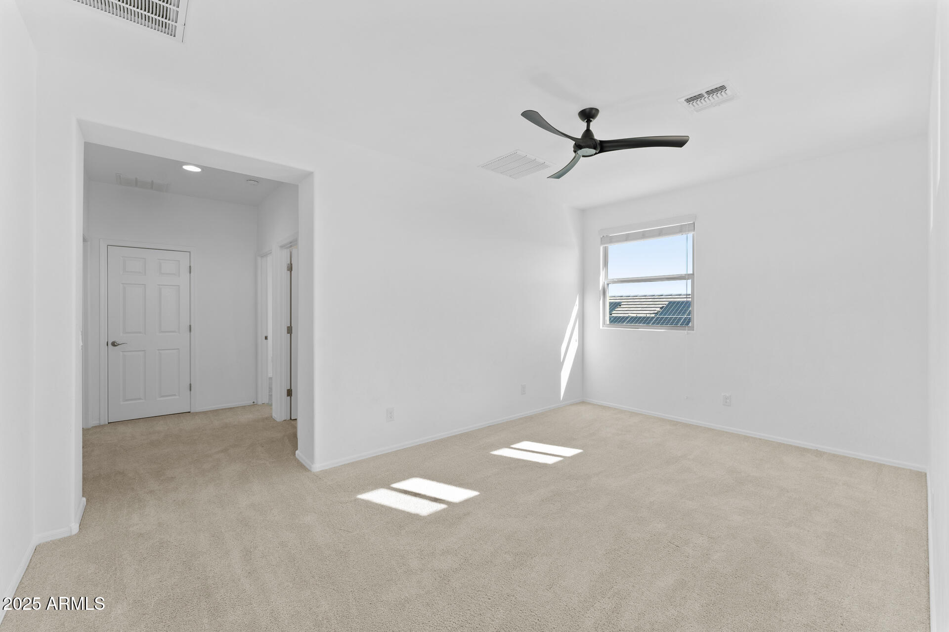 10136 W ROBIN Lane