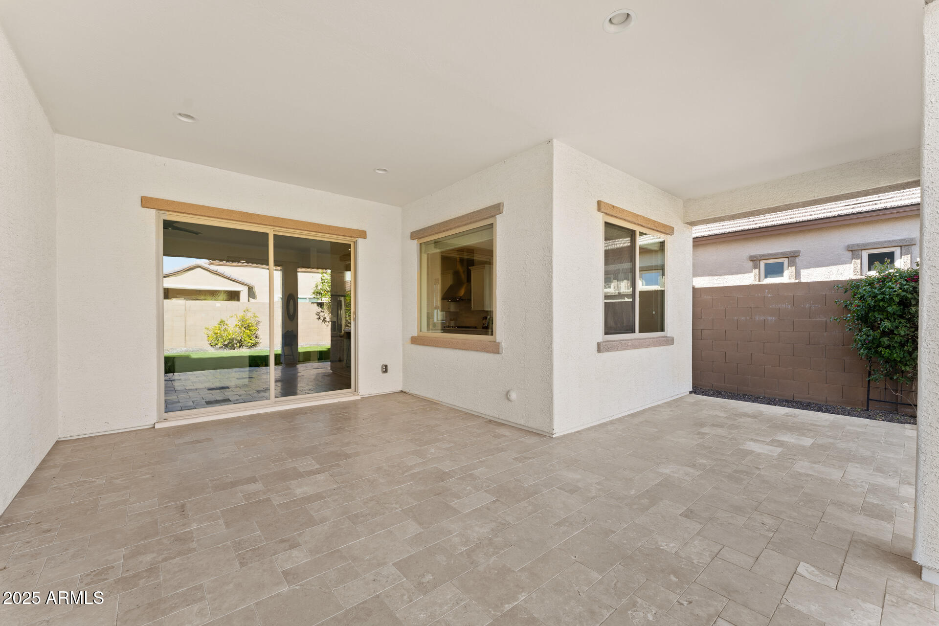 10136 W ROBIN Lane