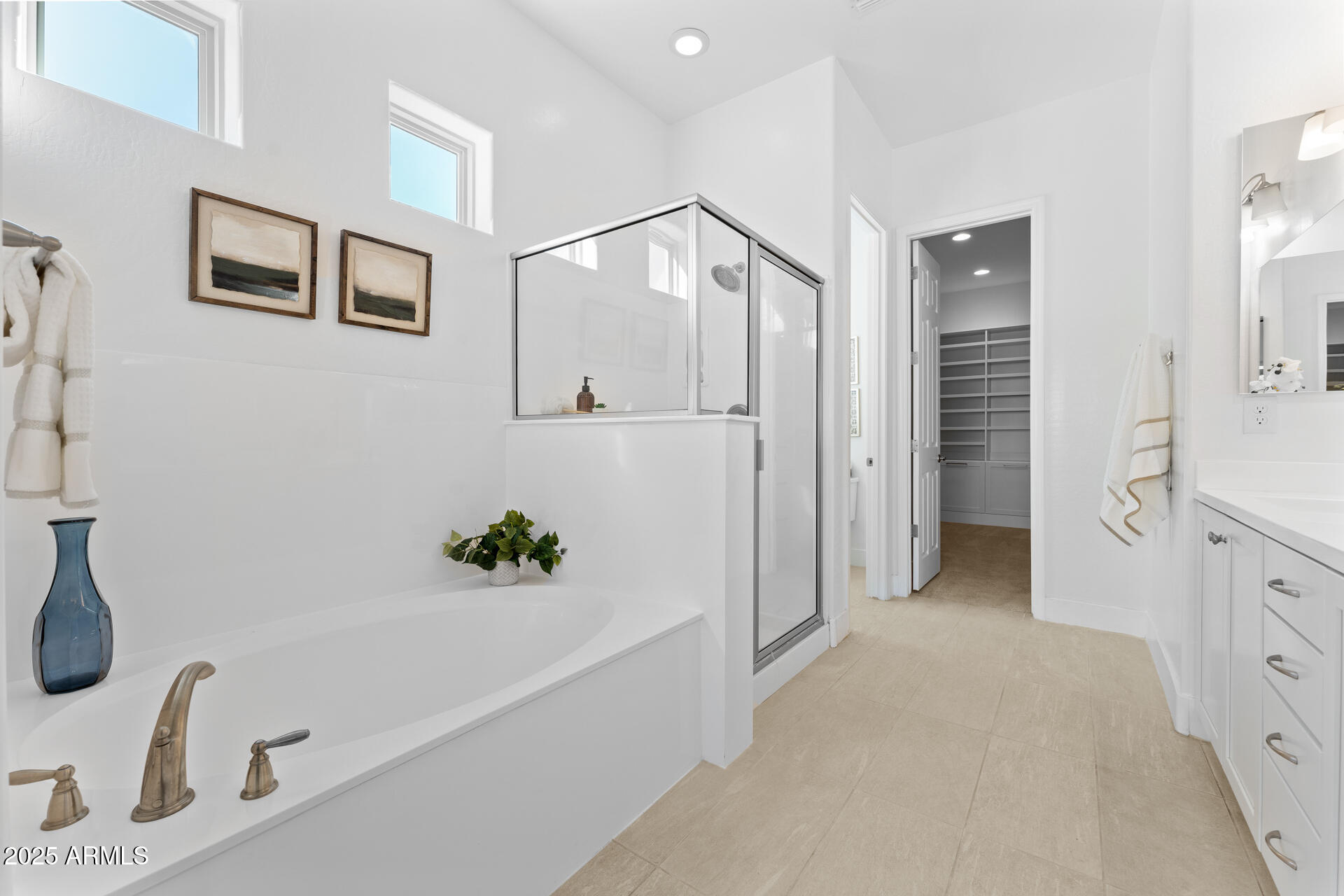 10136 W ROBIN Lane