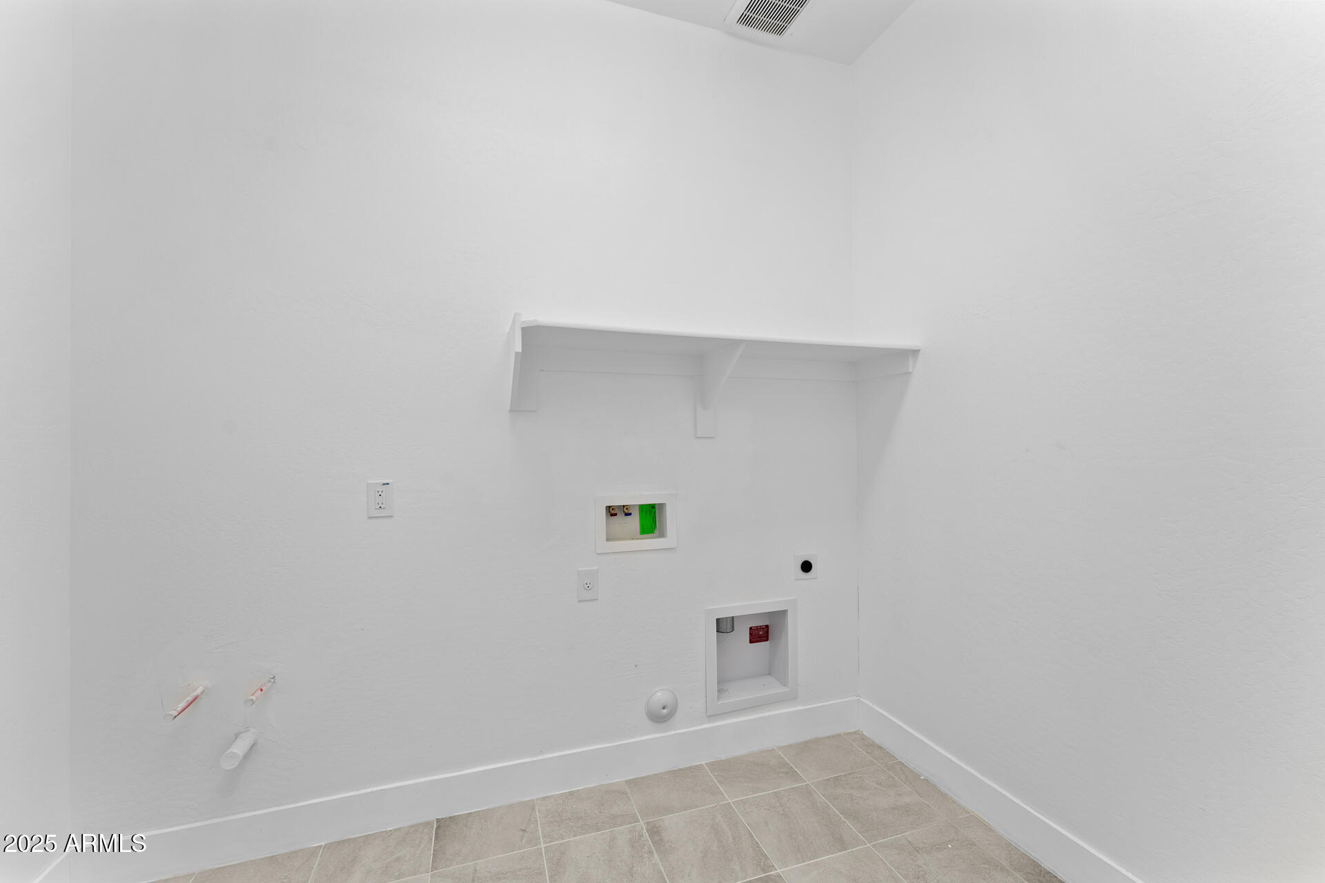 10136 W ROBIN Lane