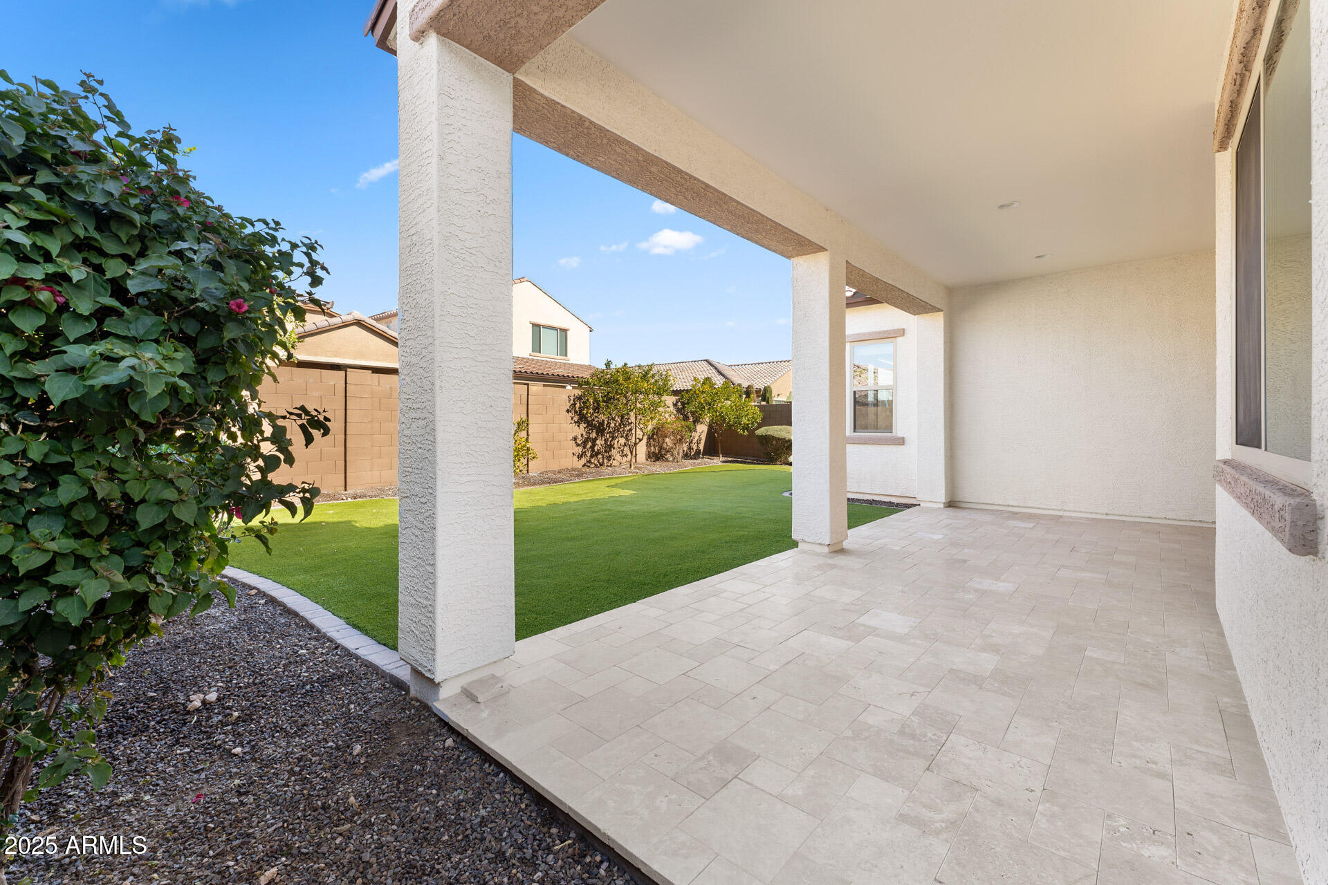 10136 W ROBIN Lane