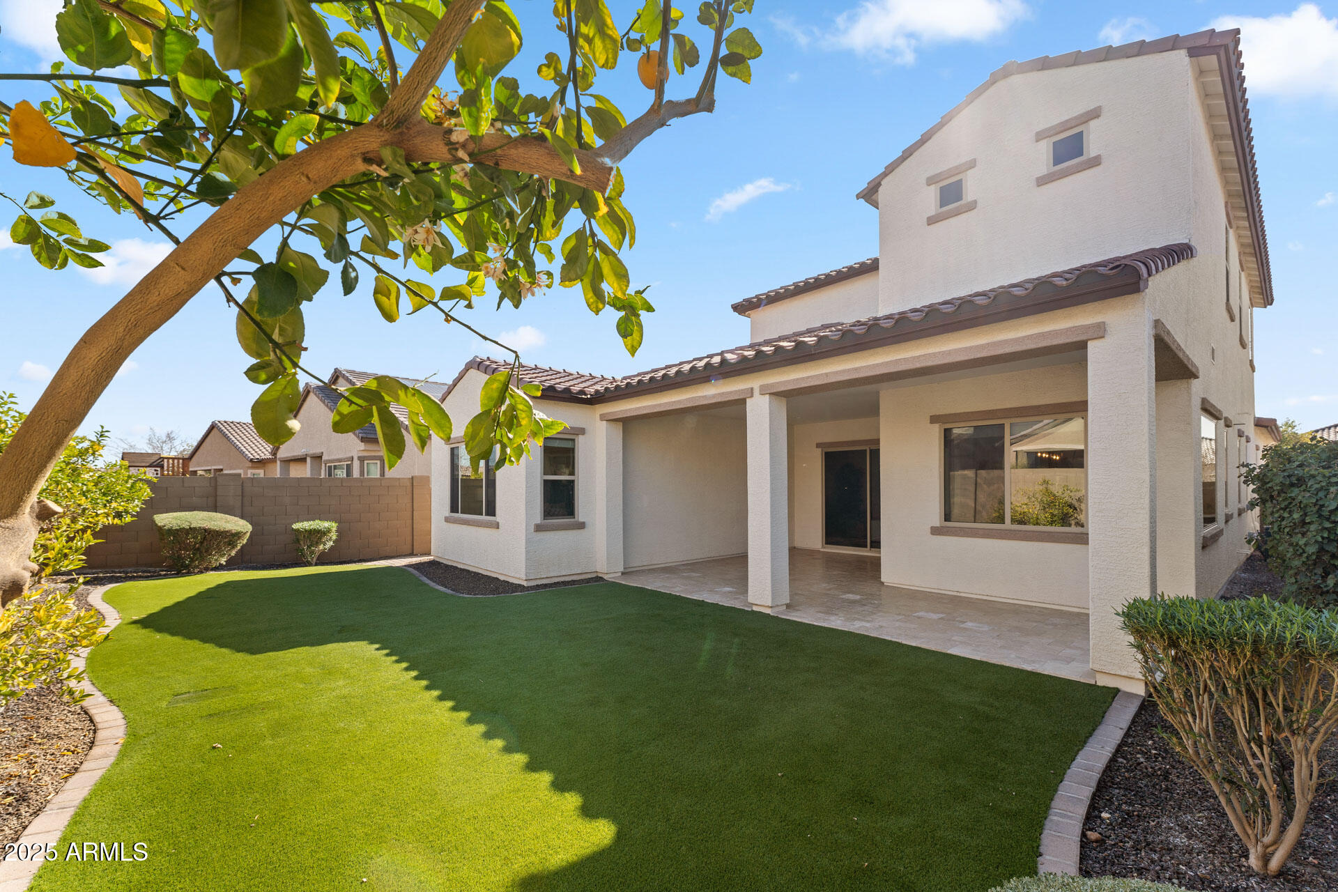 10136 W ROBIN Lane