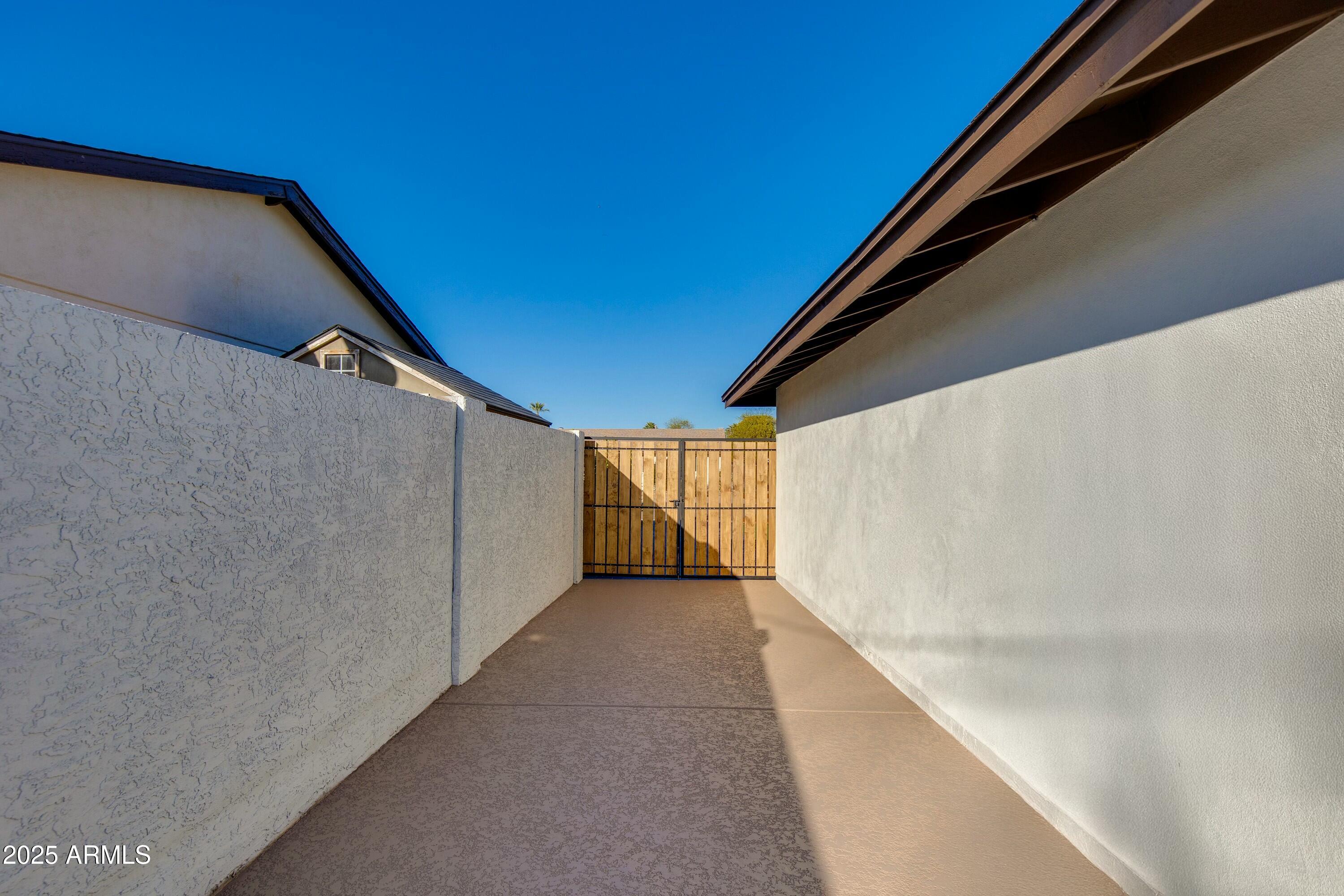 8233 E HUBBELL Street