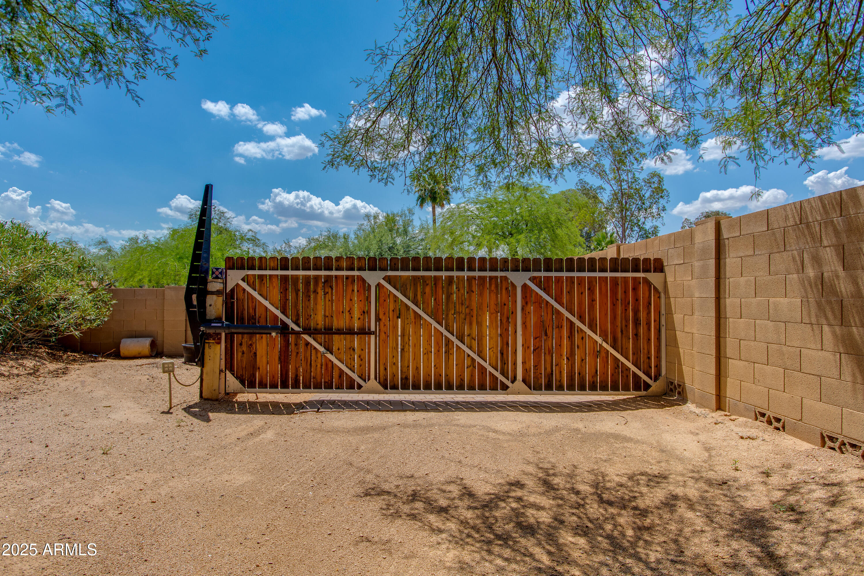 7102 E KALIL Drive