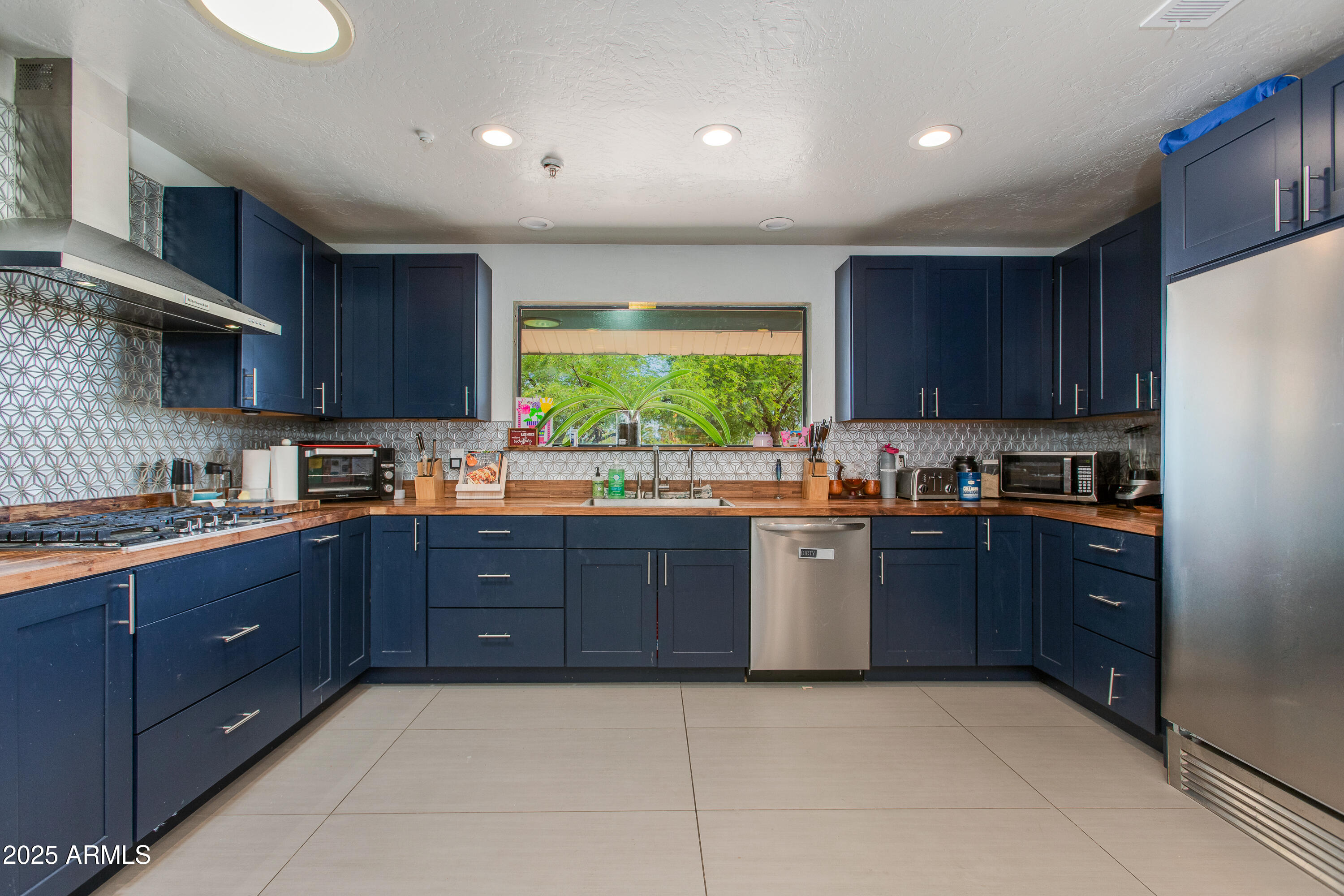 7102 E KALIL Drive