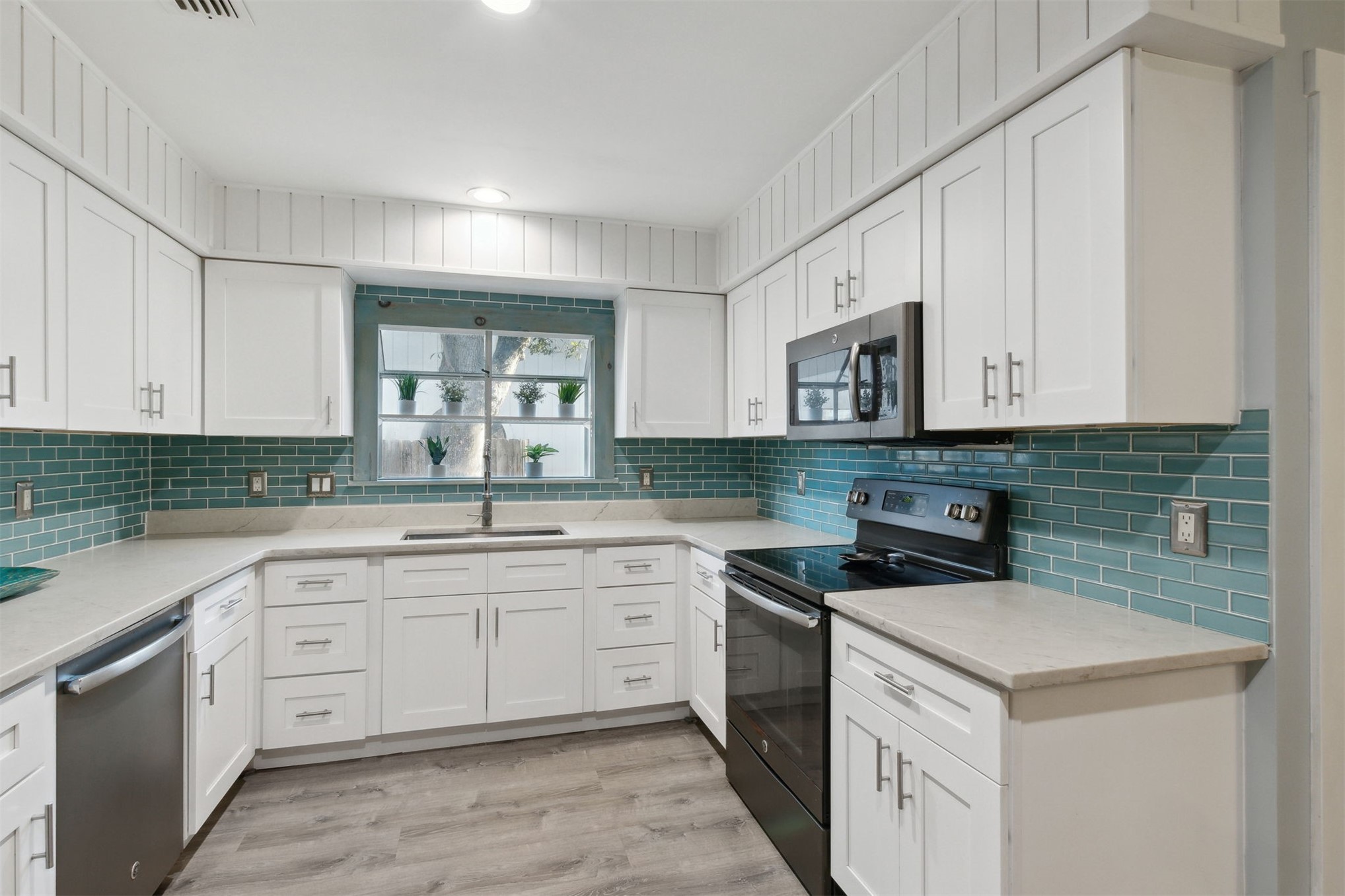 2137 N NATURE'S GATE COURT