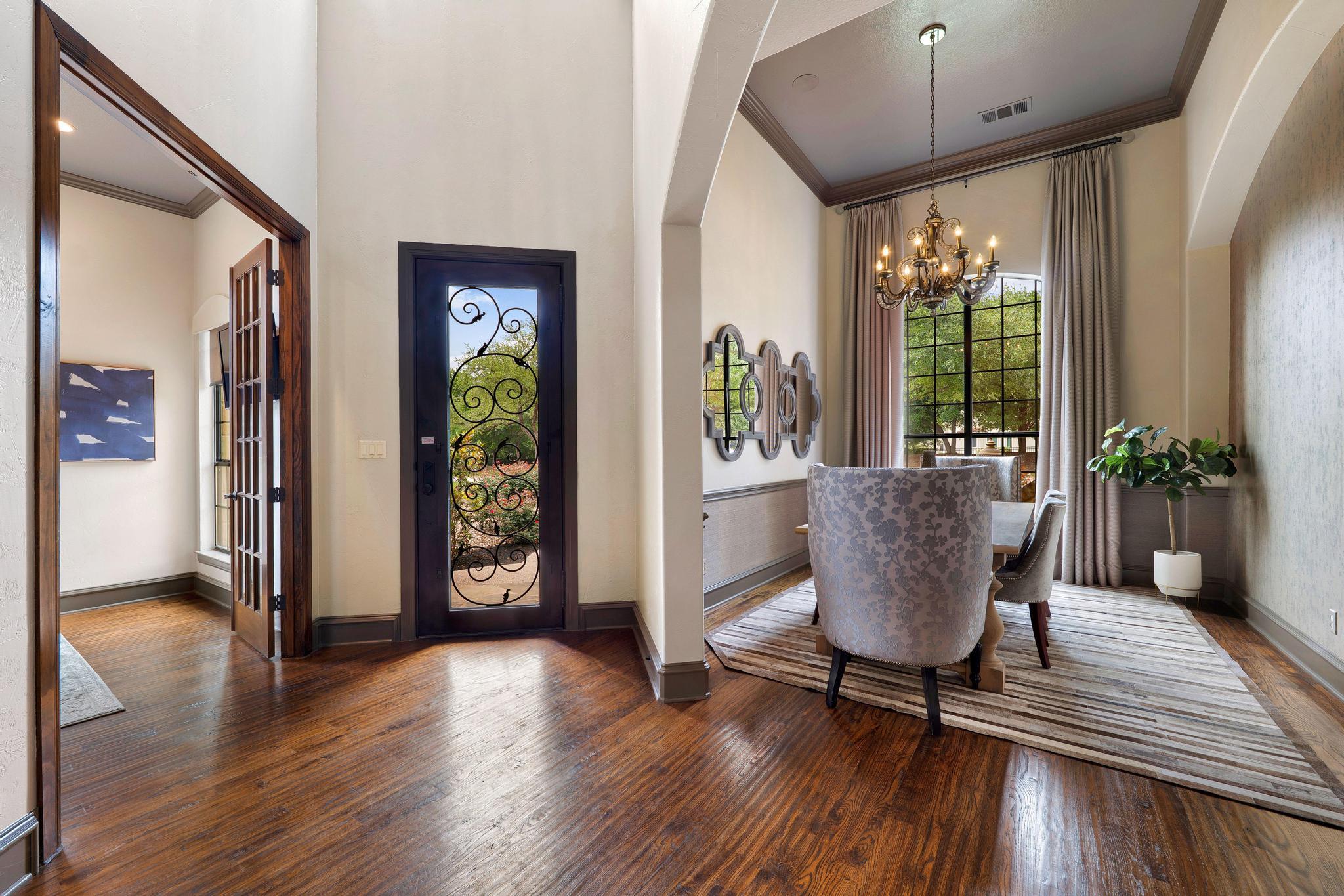 2104 University Club DR