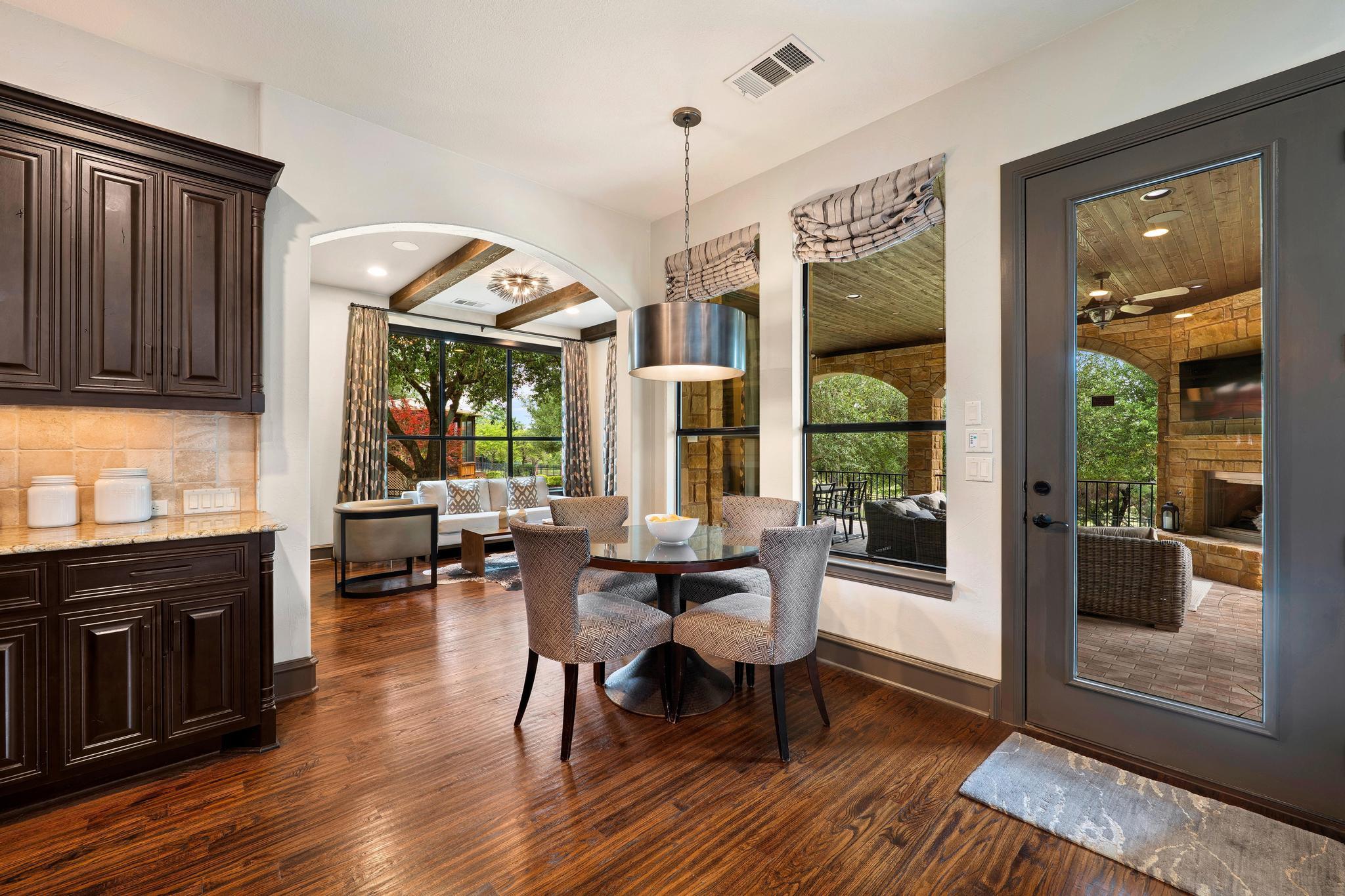 2104 University Club DR