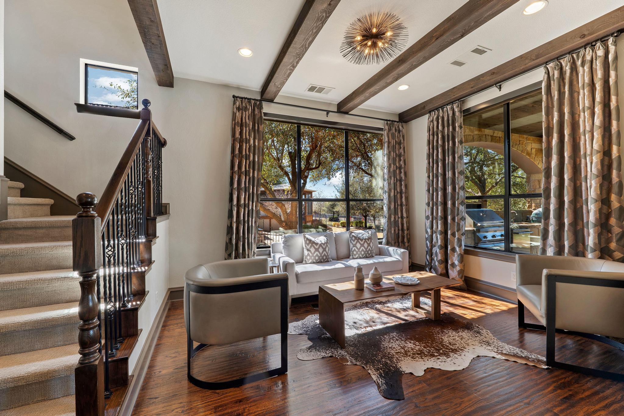 2104 University Club DR