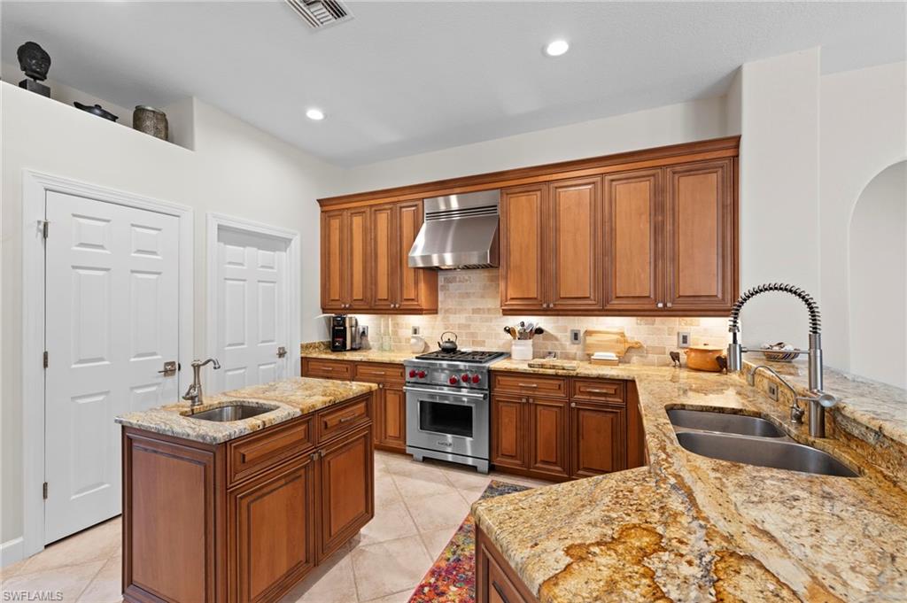 22043 Sycamore Grove