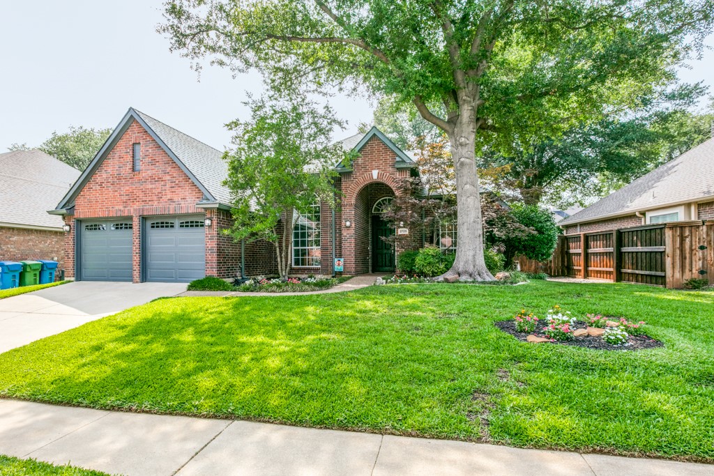 2725 Lakehollow Lane