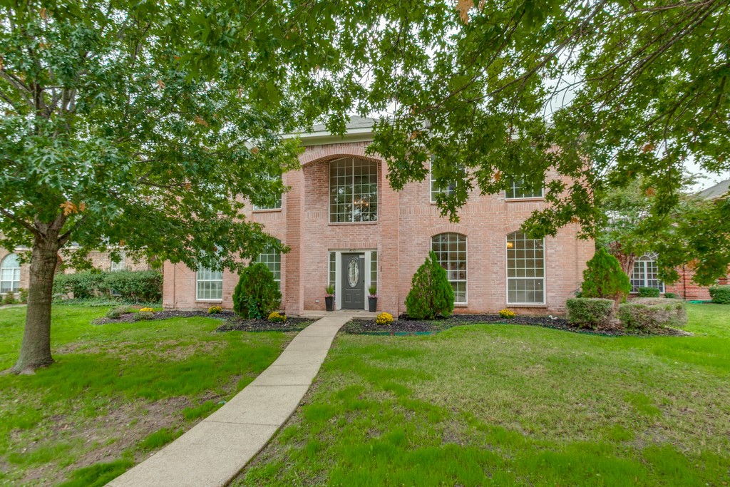 8110 Luna Drive