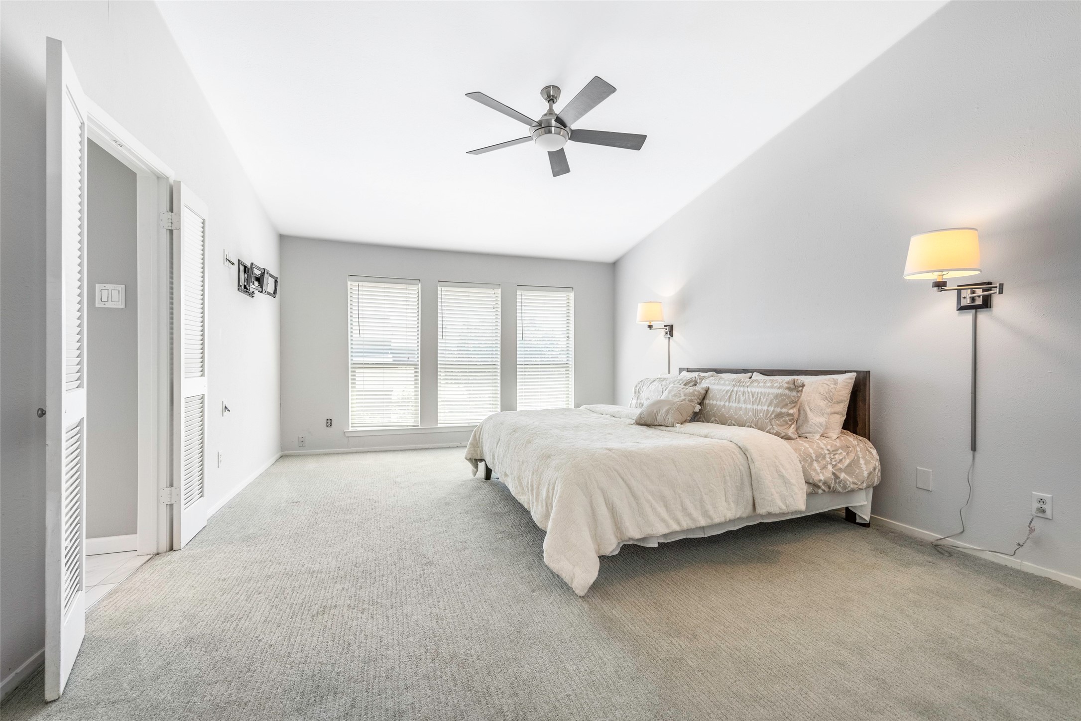 12564 Montego Plaza