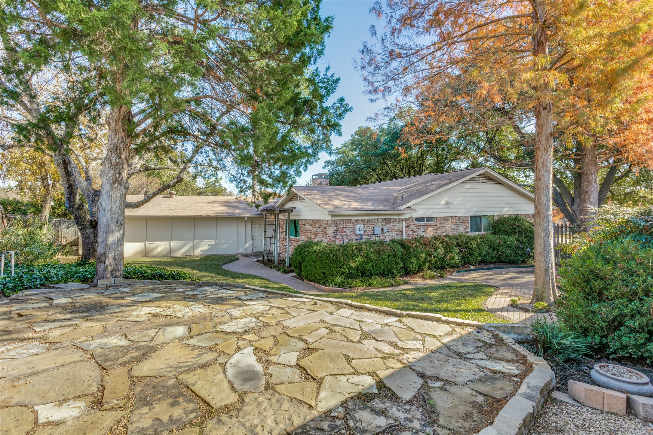 1233 Gardengate Circle