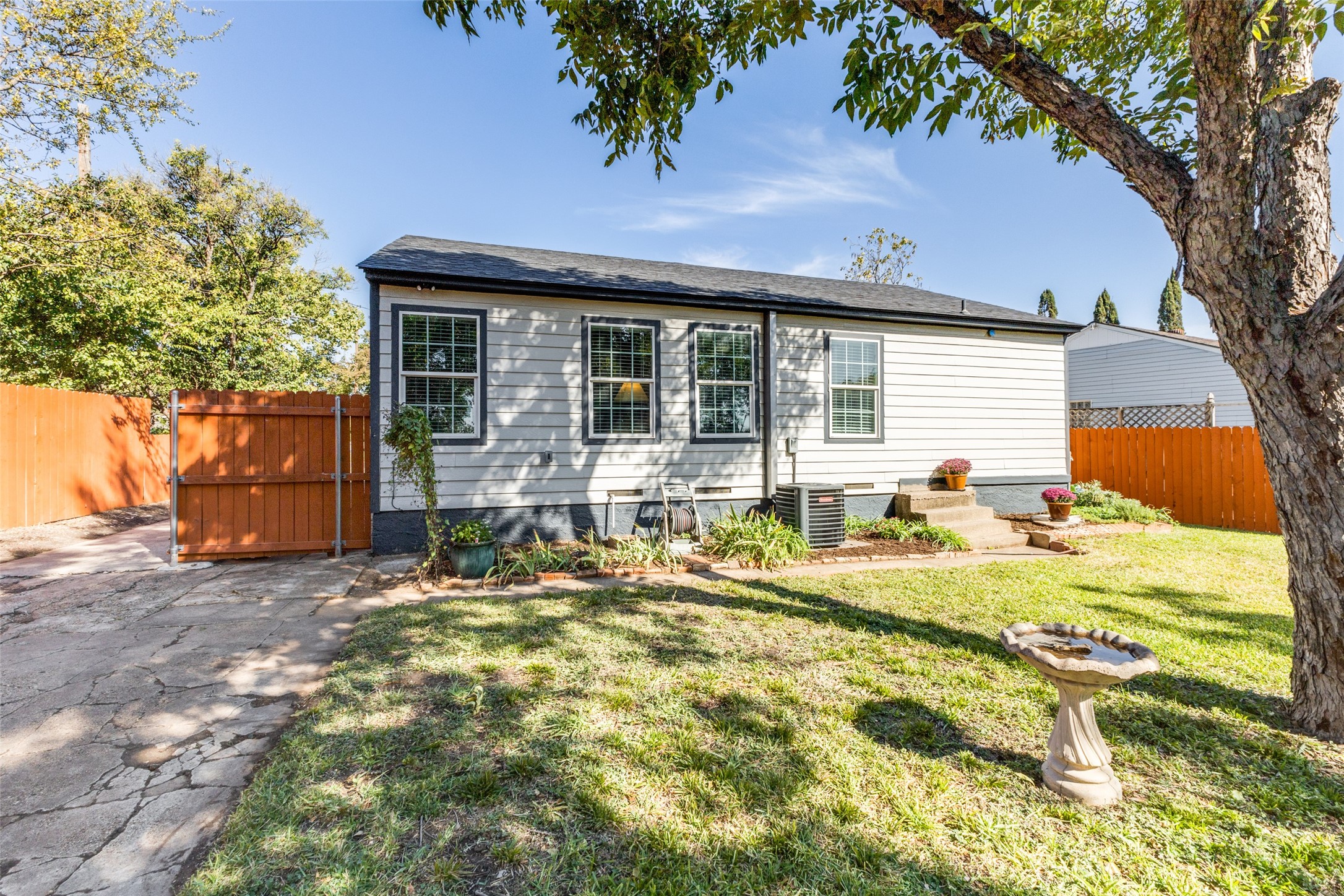 4230 S Cresthaven Road