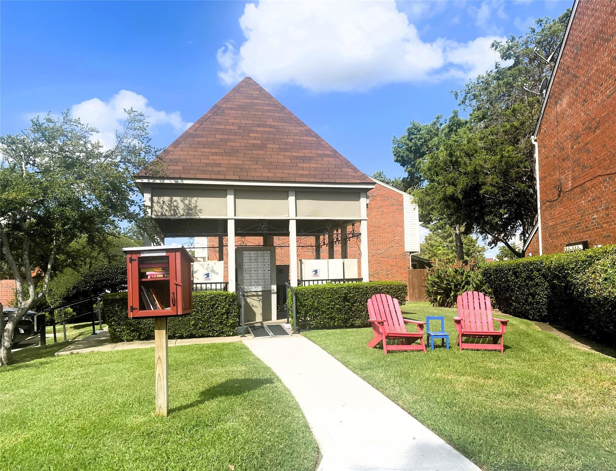 200 Samuel Boulevard 1