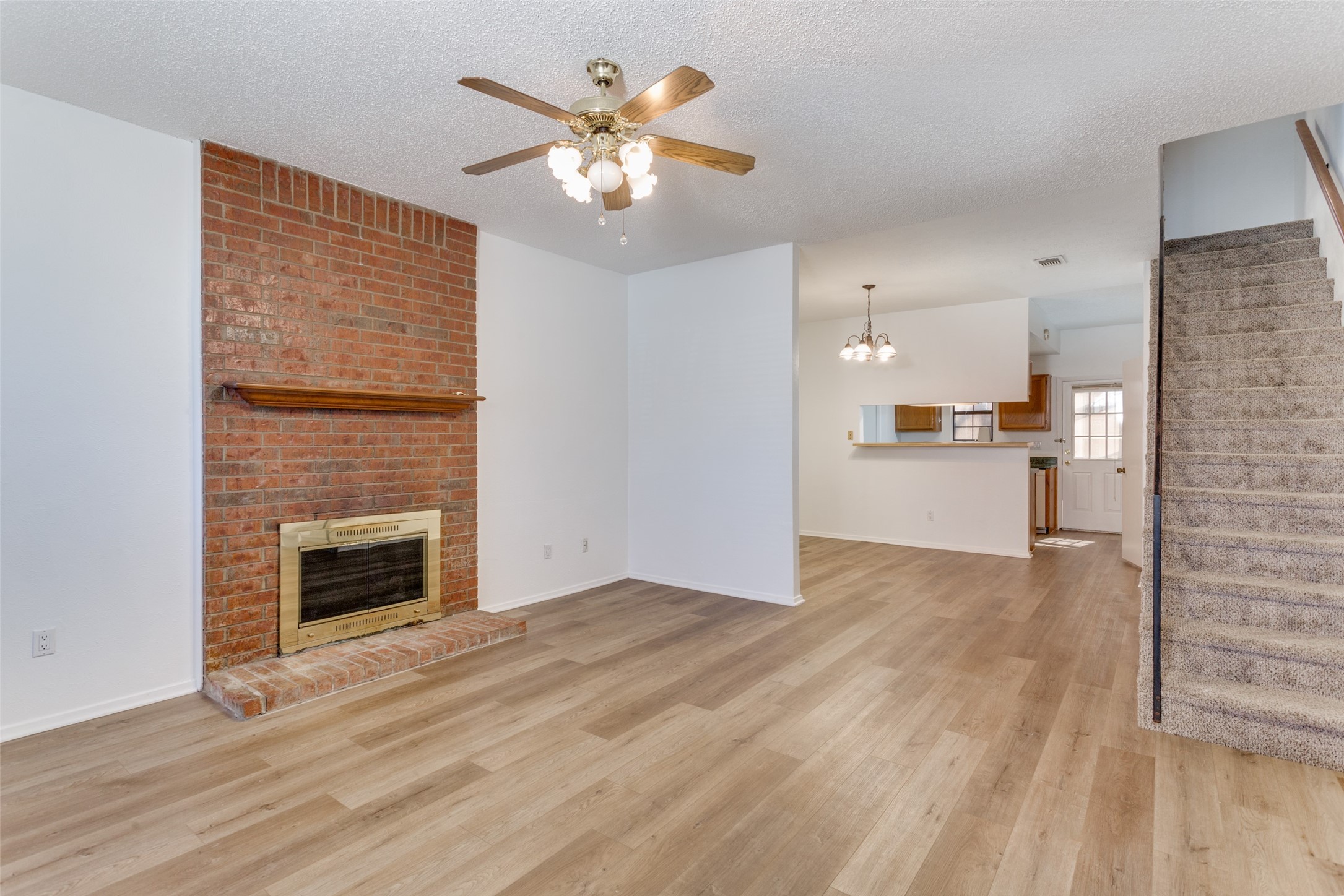 200 Samuel Boulevard 1