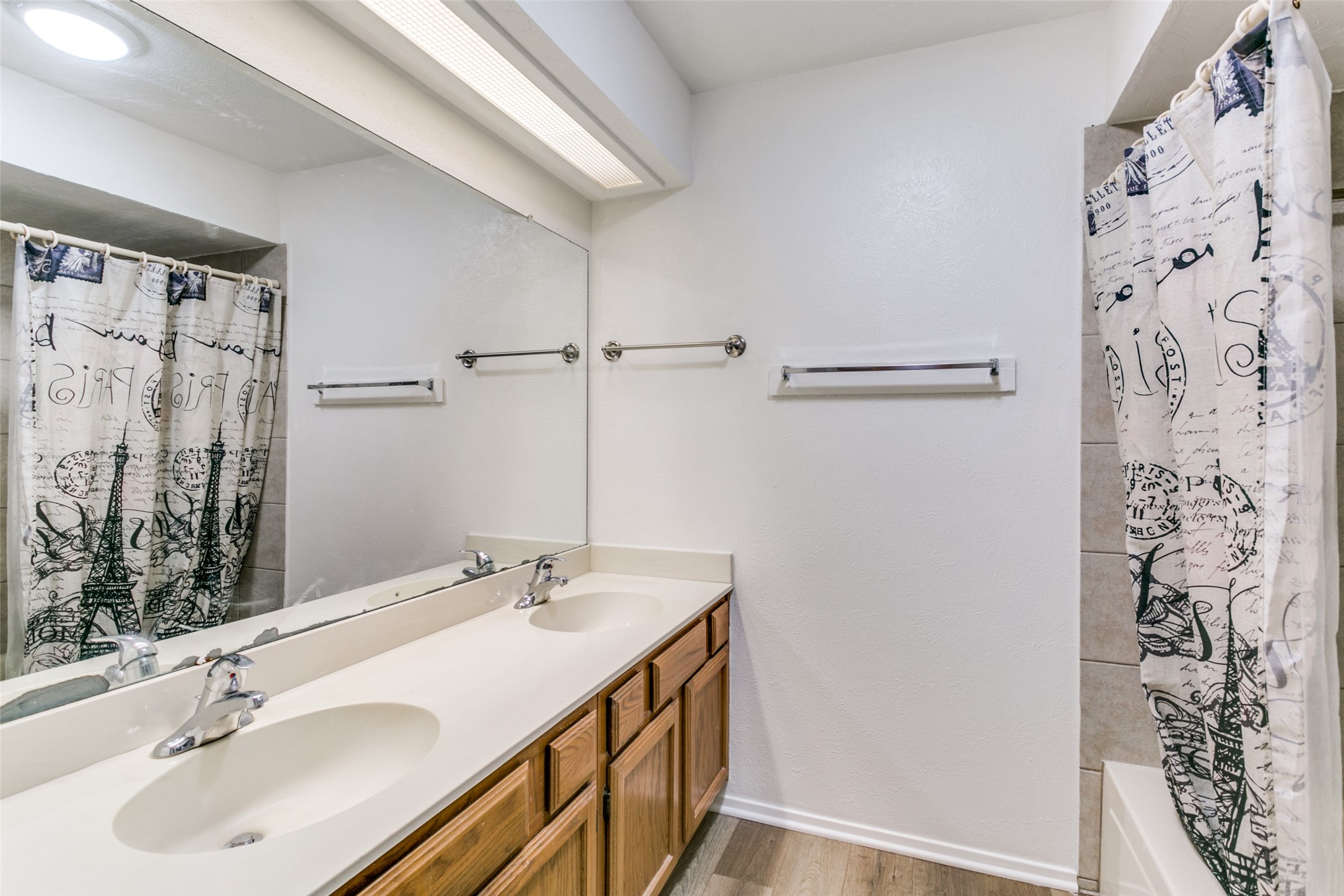 200 Samuel Boulevard 1