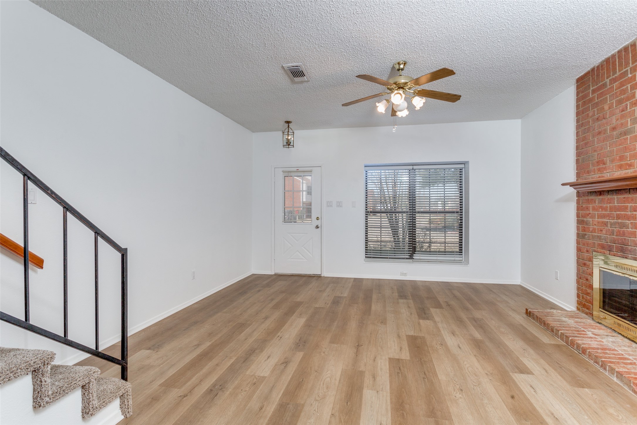 200 Samuel Boulevard 1